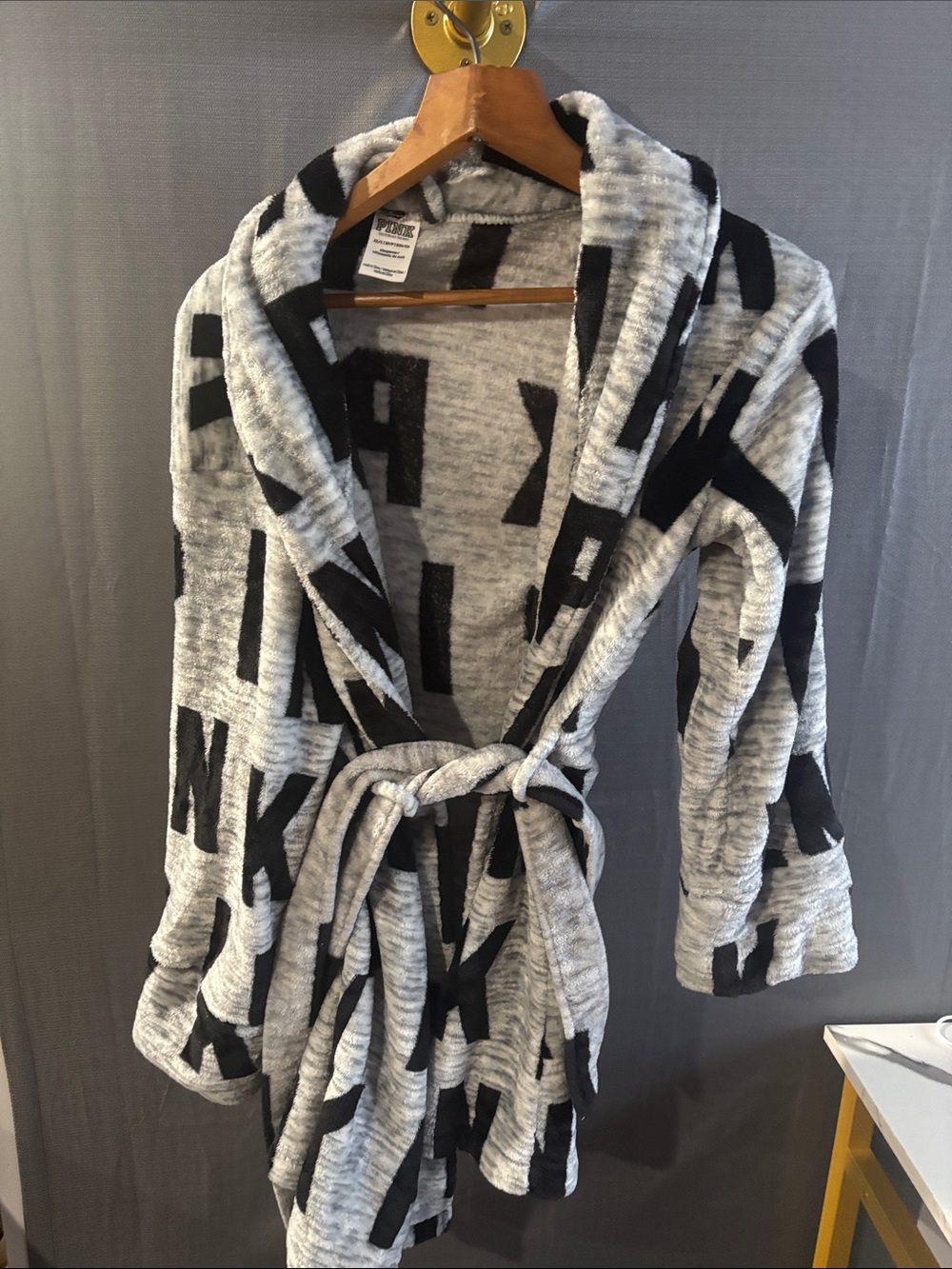 PINK Victoria's Secret Gray & Black Letter-Print Plush Robe